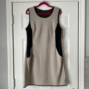 NWT sleeveless dress with pockets!